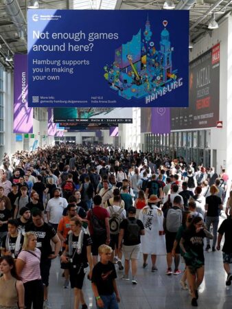 Dicht gefüllter Gamescom-Gang auf dem Kölner Messegelände
