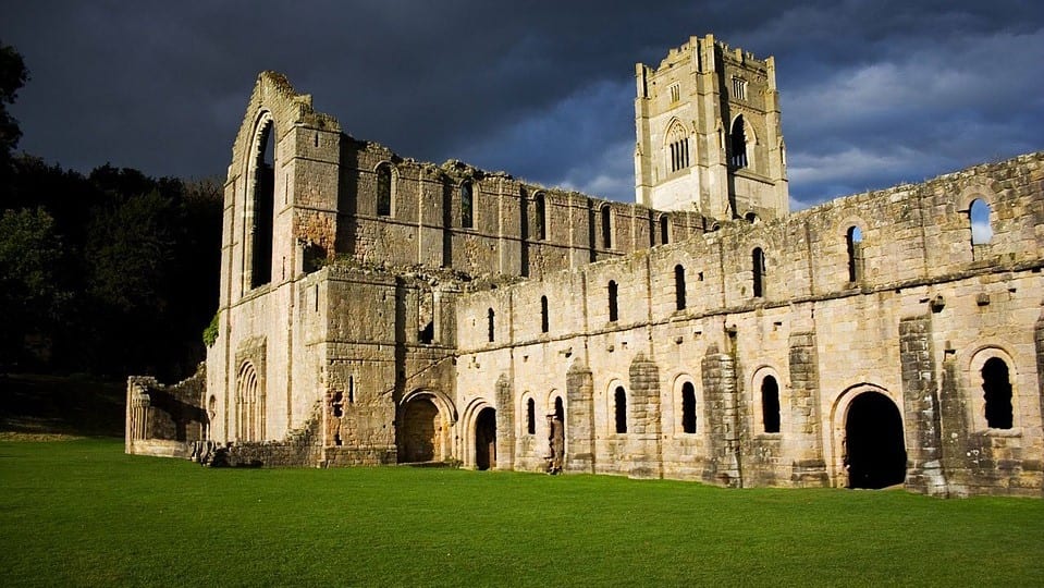 The Witcher Serie Fountains Abbey Kaer Morhen