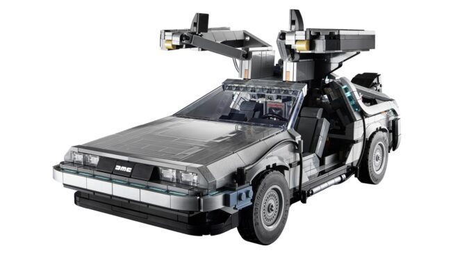 LEGO-DeLorean-mit-aufklappbaren-Fluegeltueren