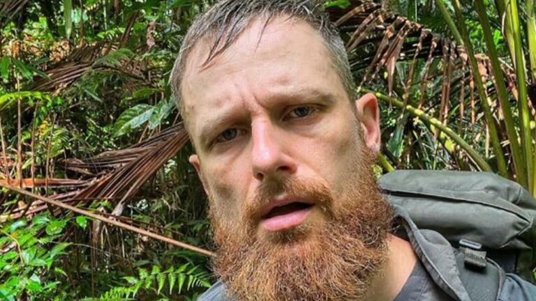 Fritz Meinecke Zeigt Sich Bei Expedition In Papua V llig Ersch pft 