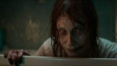 Evil Dead Rise: Szene mit Alyssa Sutherland (Filmkritik, Kritik, Bewertung, Review)
